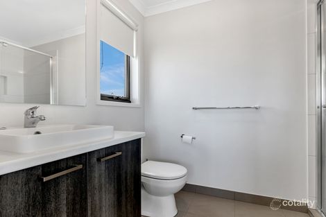 Property photo of 10 Avonbury Drive Werribee VIC 3030