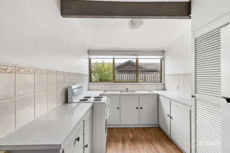 Property photo of 2/1108 Howitt Street Wendouree VIC 3355