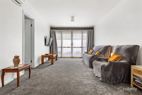 Property photo of 2/1108 Howitt Street Wendouree VIC 3355
