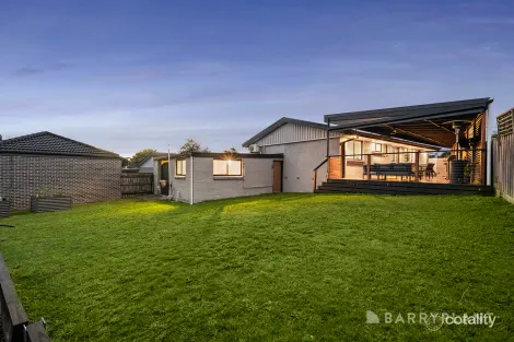 Property photo of 17 Krowera Street Mooroolbark VIC 3138