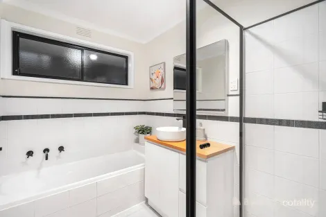 Property photo of 17 Krowera Street Mooroolbark VIC 3138