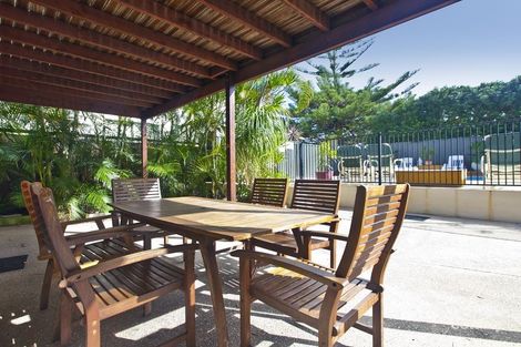 Property photo of 11 Havana Key Broadbeach Waters QLD 4218