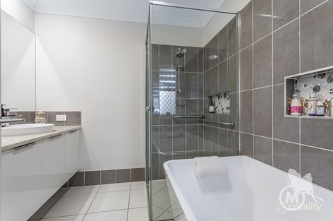 Property photo of 2 Carlingford Circuit Warner QLD 4500