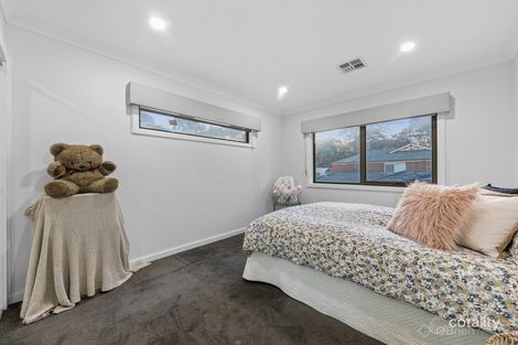 Property photo of 2/27 Manuka Road Berwick VIC 3806