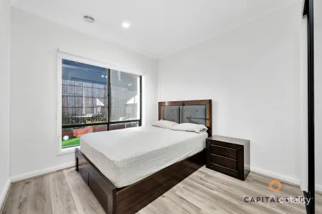 Property photo of 36 Poyner Circuit Mickleham VIC 3064