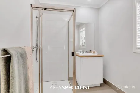 Property photo of 11 Paperbark Drive Pakenham VIC 3810