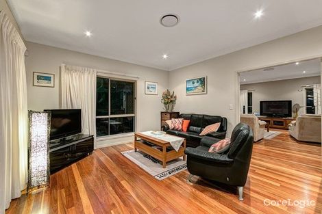 Property photo of 8 Barrygroves Court Fig Tree Pocket QLD 4069