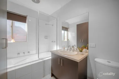 Property photo of 3/13-15 Georgia Crescent Werribee VIC 3030