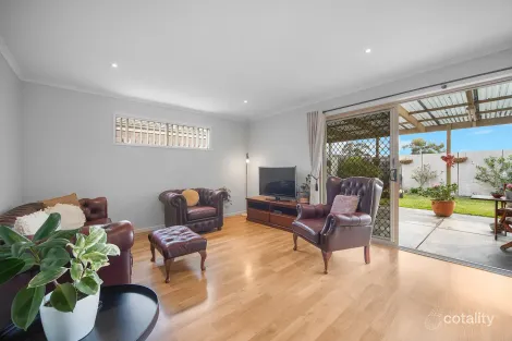 Property photo of 3/13-15 Georgia Crescent Werribee VIC 3030