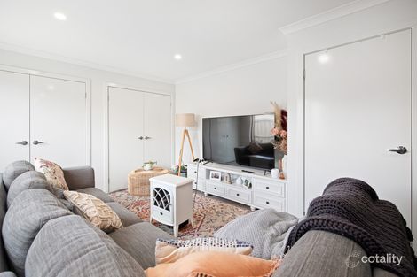 Property photo of 8 Woolwich Walk Wyndham Vale VIC 3024