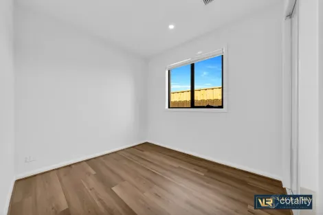 Property photo of 35 Waterside Boulevard Wollert VIC 3750