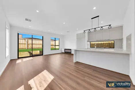 Property photo of 35 Waterside Boulevard Wollert VIC 3750