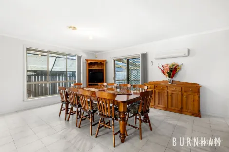 Property photo of 4 Tulloch Way Roxburgh Park VIC 3064