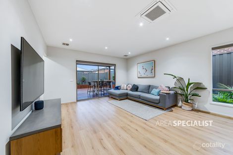 Property photo of 19 Benedetto Crescent Cranbourne East VIC 3977