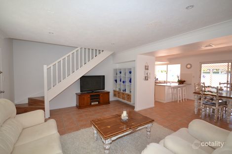 26/2 St Kevins Ave, Benowa, QLD 4217