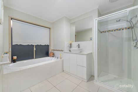 Property photo of 1 Lachlan Lane Taylors Hill VIC 3037