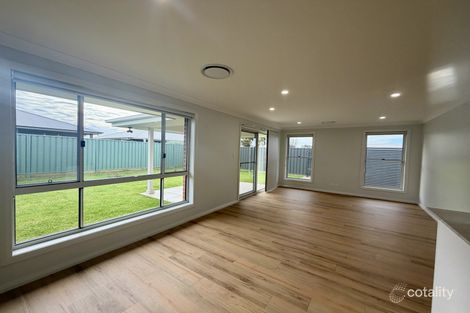 Property photo of 19A Violet Circuit Dubbo NSW 2830
