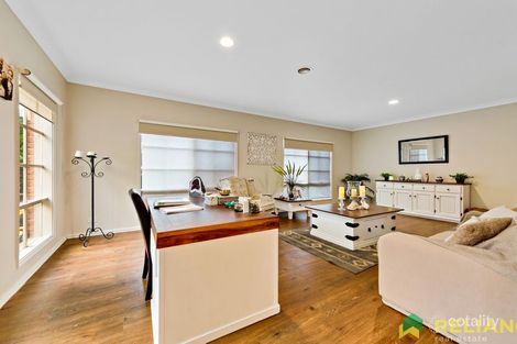 Property photo of 8 Golden Way Hillside VIC 3037