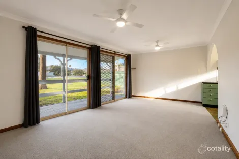 Property photo of 39 Middle Point Road Bolton Point NSW 2283