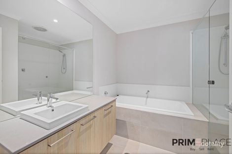 Property photo of 34 Dubai Circuit Spring Mountain QLD 4300