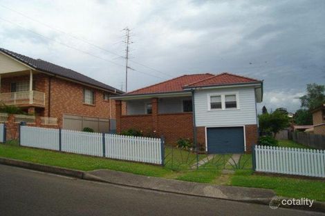 8 Henley Ave, Wollongong, NSW 2500
