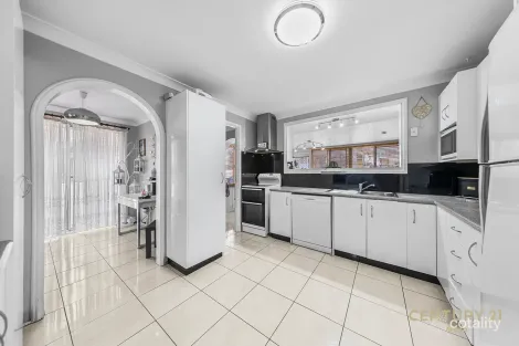 Property photo of 21 Campbell Close Minto NSW 2566