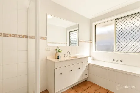 Property photo of 2 Matisse Place Mackenzie QLD 4156