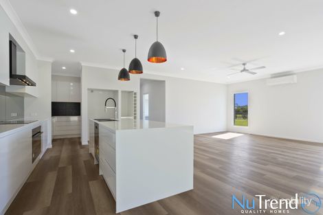 17 Superior Pde, Bridgeman Downs, QLD 4035