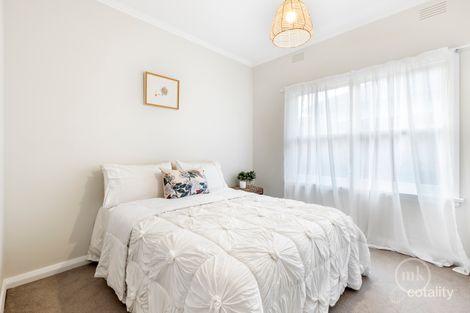 Property photo of 17 Crellin Crescent Watsonia VIC 3087