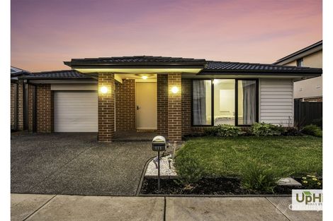 Property photo of 111 Yaralla Circuit Clyde VIC 3978