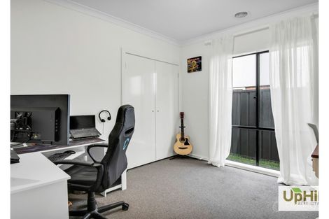 Property photo of 111 Yaralla Circuit Clyde VIC 3978