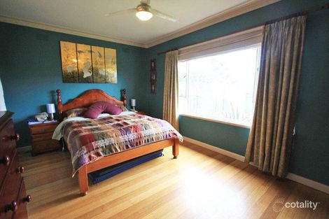 Property photo of 18 Rowan Avenue Brooklyn VIC 3012