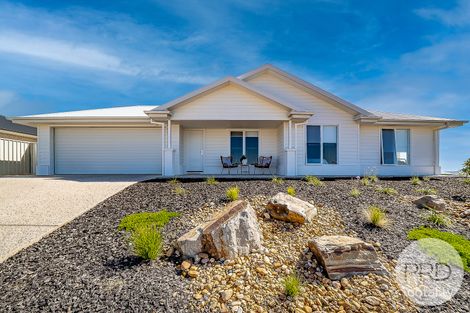 Property photo of 2 Unaipon Street Lloyd NSW 2650