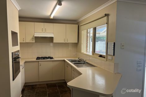 Property photo of 13 Rowen Court Cranbourne North VIC 3977