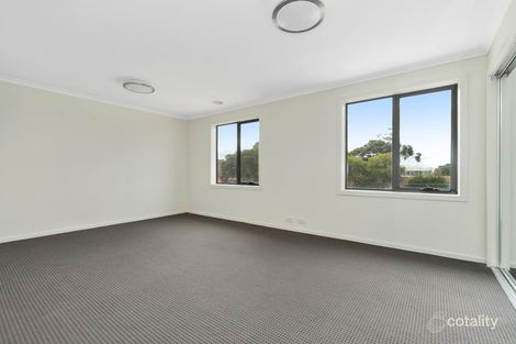 Property photo of 5 Village Crescent Westmeadows VIC 3049