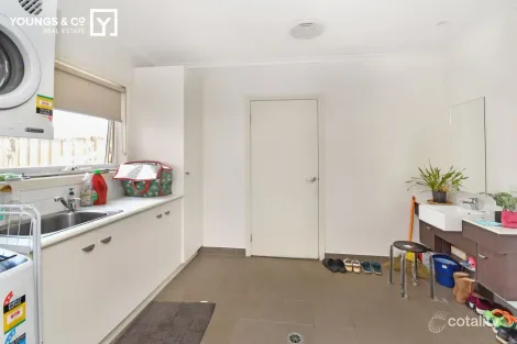 Property photo of 2 Salamander Terrace Shepparton VIC 3630