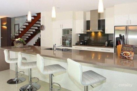 Property photo of 2/4023 The Boulevard Benowa QLD 4217