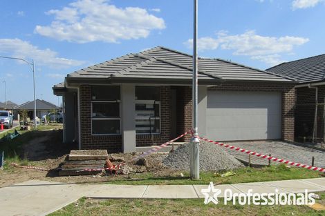 Property photo of 16 Plumage Crescent Spring Farm NSW 2570