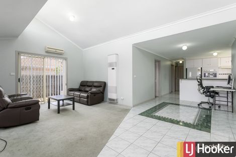 Property photo of 1/27 Hotham Crescent Hoppers Crossing VIC 3029