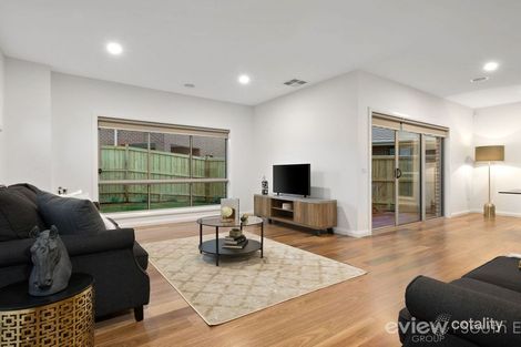 Property photo of 18 Yamba Close Cranbourne North VIC 3977