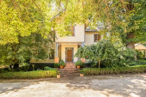 8 Yvonne Rd, Mount Dandenong, VIC 3767