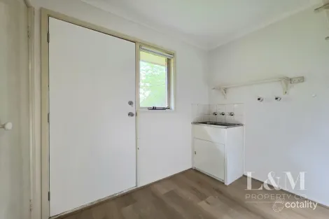 Property photo of 12 Pinus Place Meadow Heights VIC 3048