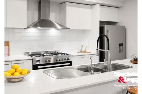 Property photo of 34 Riverglen Drive Craigieburn VIC 3064