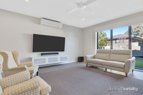 Property photo of 10 Sun Dew Close St Helena VIC 3088