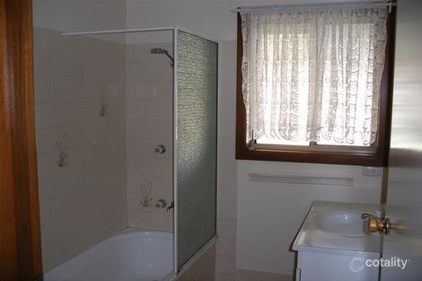 Property photo of 50 Incarnie Crescent Wagga Wagga NSW 2650