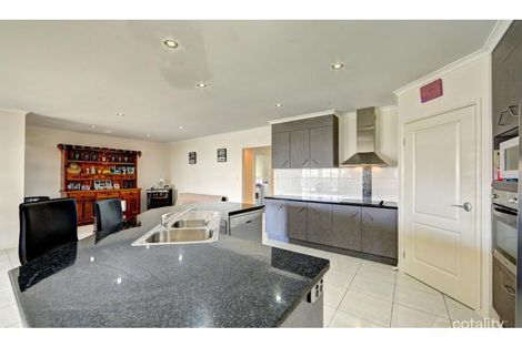 Property photo of 9 Hillcrest Court Bargara QLD 4670