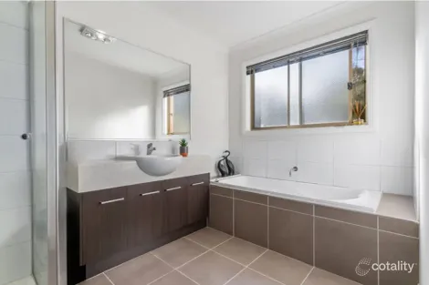 Property photo of 19 Thomas Drive Marong VIC 3515