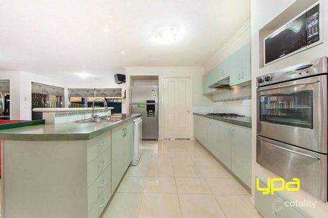 Property photo of 28 Mockridge Avenue Burnside VIC 3023