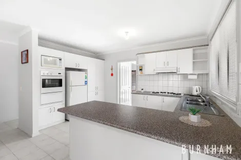 Property photo of 4 Tulloch Way Roxburgh Park VIC 3064