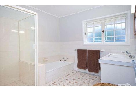 Property photo of 33 Marshall Lane Kenmore QLD 4069